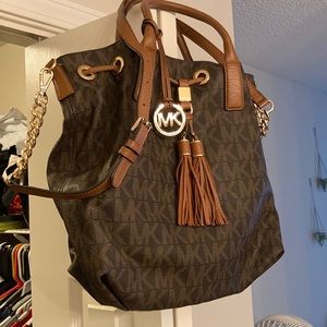 Michael Kors Jules Drawstring Bag